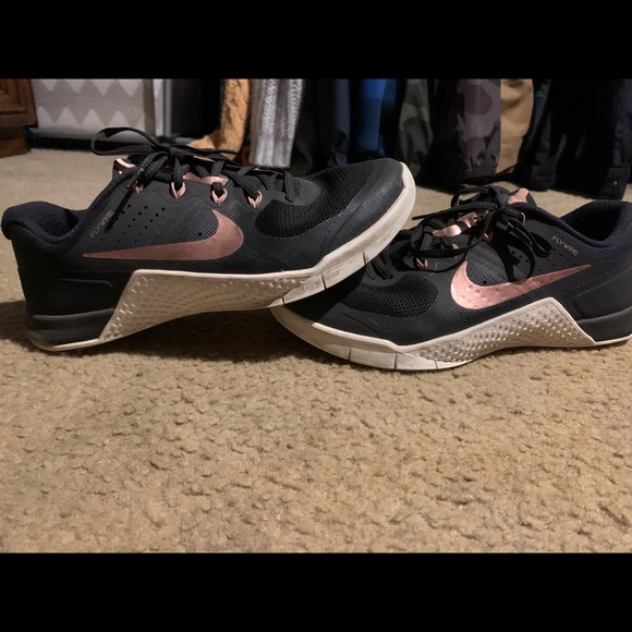 Shoes - Nike Metcons